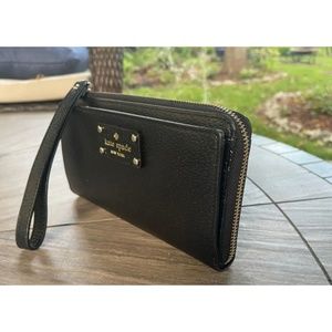 Kate Spade New York Black Saffiano Leather Continental Large ZIP Wristlet Wallet